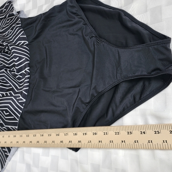 Black & White Striped Women's One Piece Swimsuit Padded Bra Size XL - Picture 3 of 5